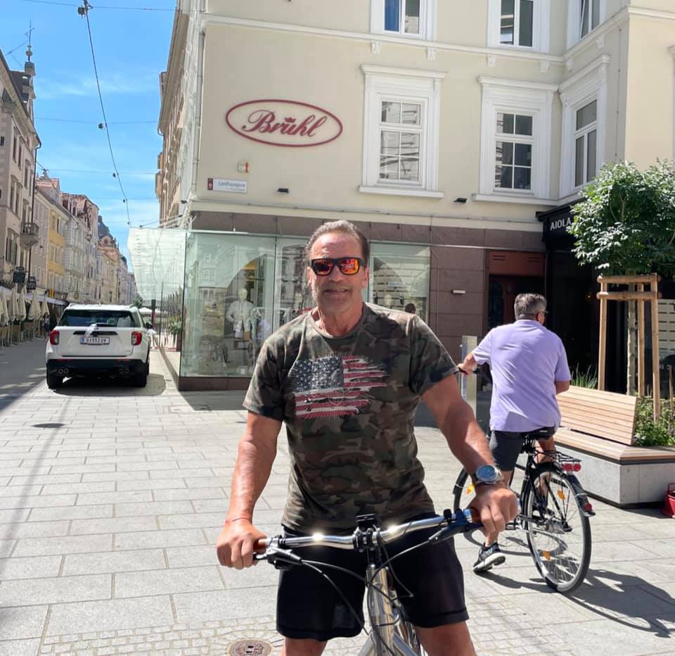 Index: Budapesten kávézgatott Arnold Schwarzenegger