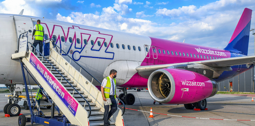 Minden segítség nélkül otthagyta a WizzAir a párizsi utasait