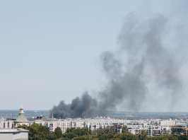 Hatalmas tűz a főváros XIII. kerületében, ezer négyzetméteren csaptak fel a lángok