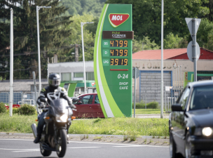 Bezárnak a benzinkutak – Pánikvásárlásról beszél a szakértő