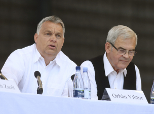 Román nacionalisták román zászlókkal akarják köszönteni Orbán Viktort Tusványoson 