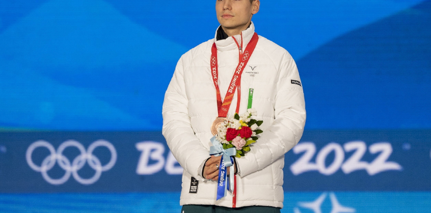 Liu Shaoang büszkén viseli a bronzérmet