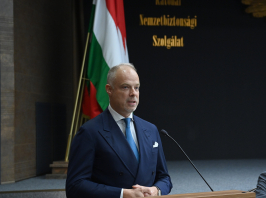 Honvédelmi miniszter: a teljes magyar nemzet a NATO mellett áll