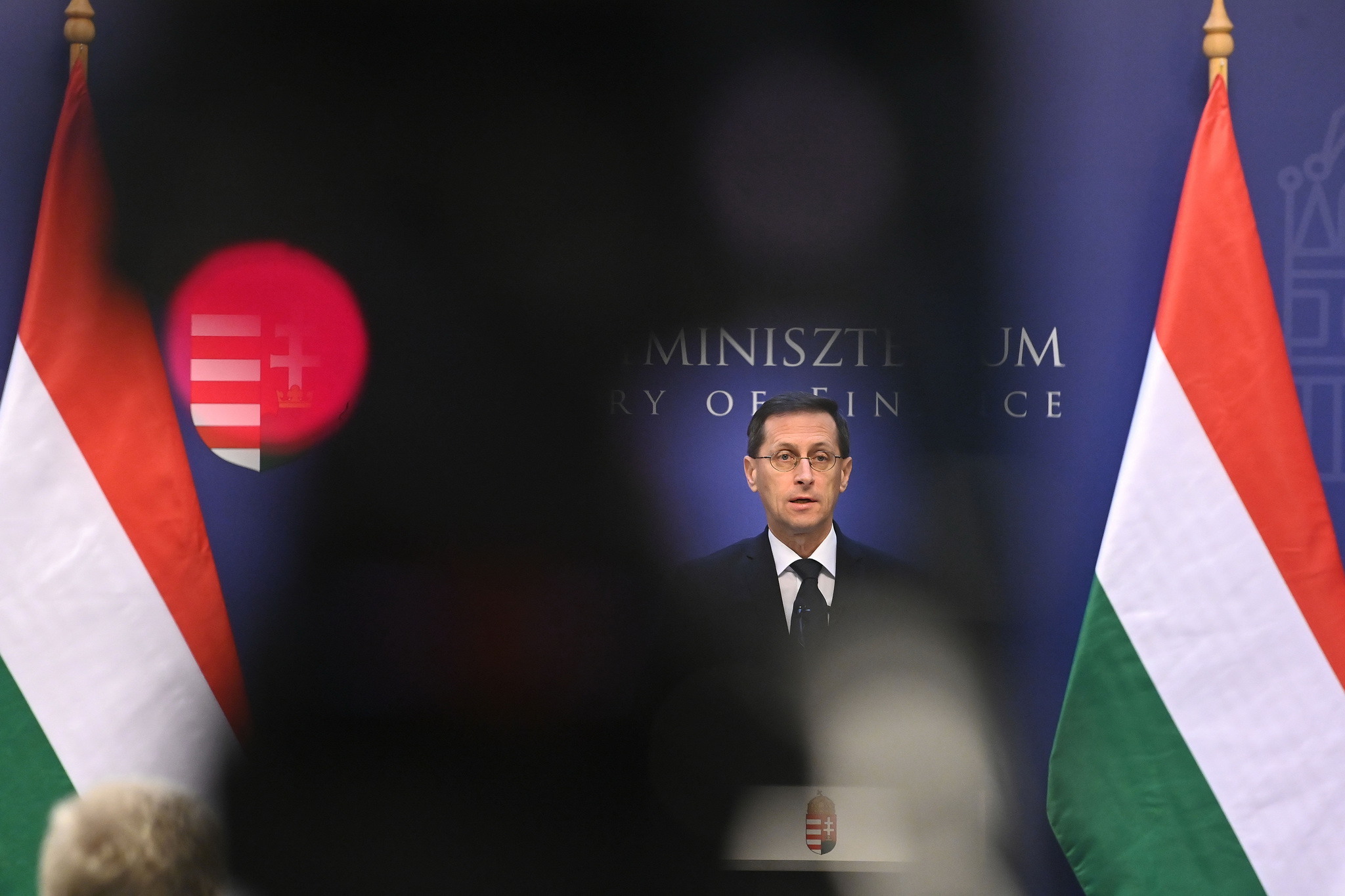 Üzent Varga Mihály a holland pénzügyminiszternek a magyar sajtó helyzetéről: Nincs itt semmi látnivaló