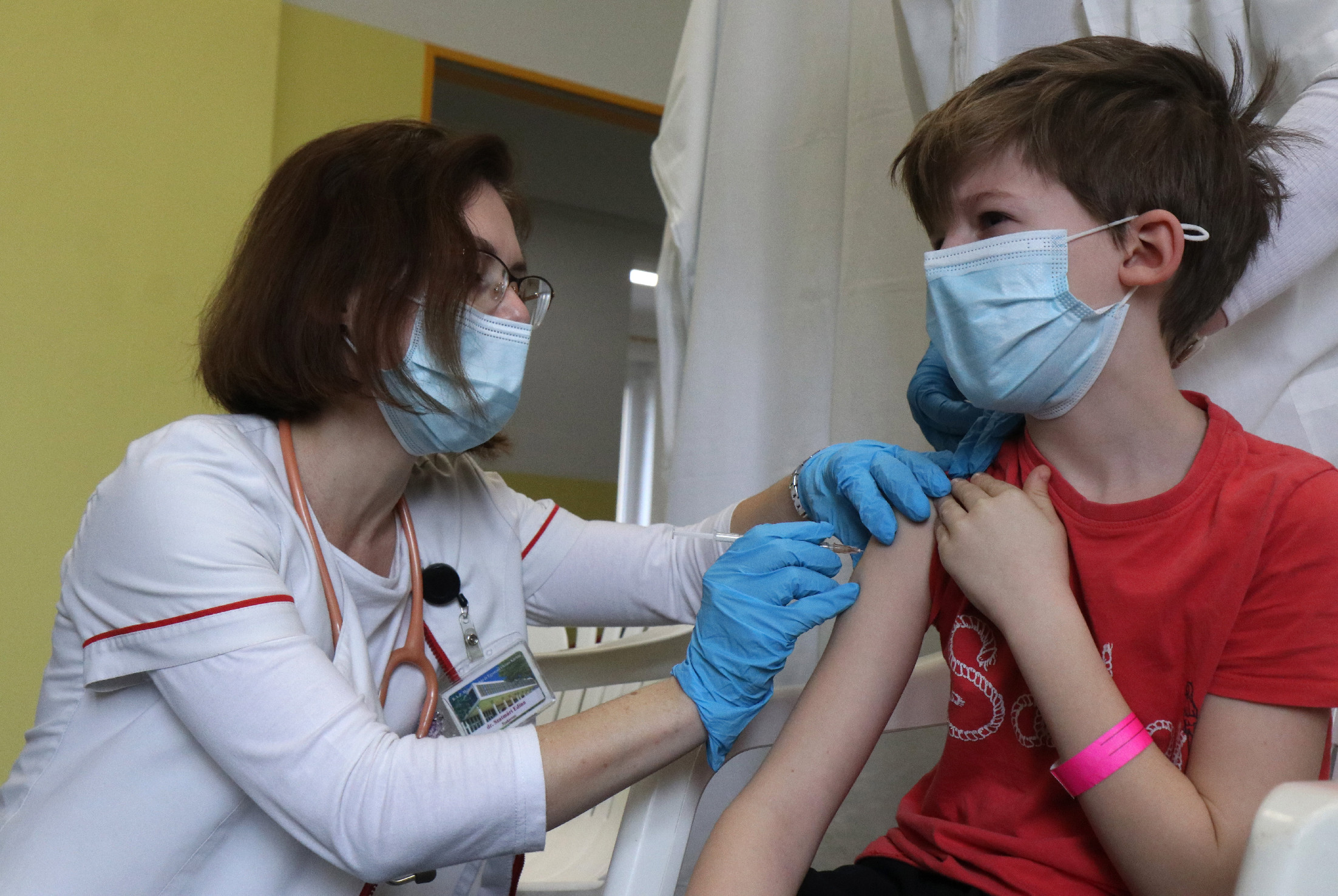 Újabb Pfizer-szállítmány érkezett a gyermekek számára
