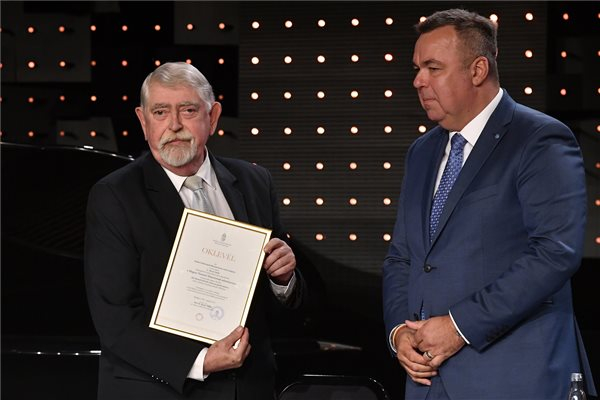 L. Simon László immár hivatalosan is a Magyar Nemzeti Múzeum főigazgatója