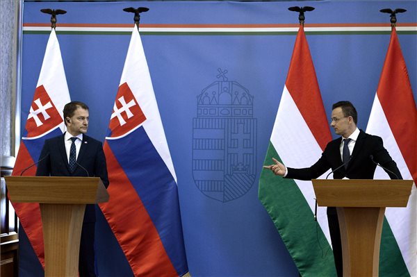 Magyarország segít Szlovákiának a Szputnyik V bevizsgálásában