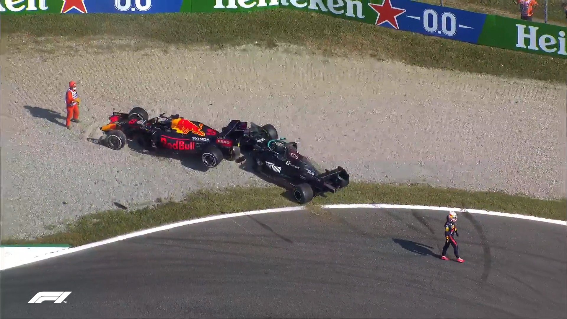 Verstappen majdnem lefejezte Hamiltont