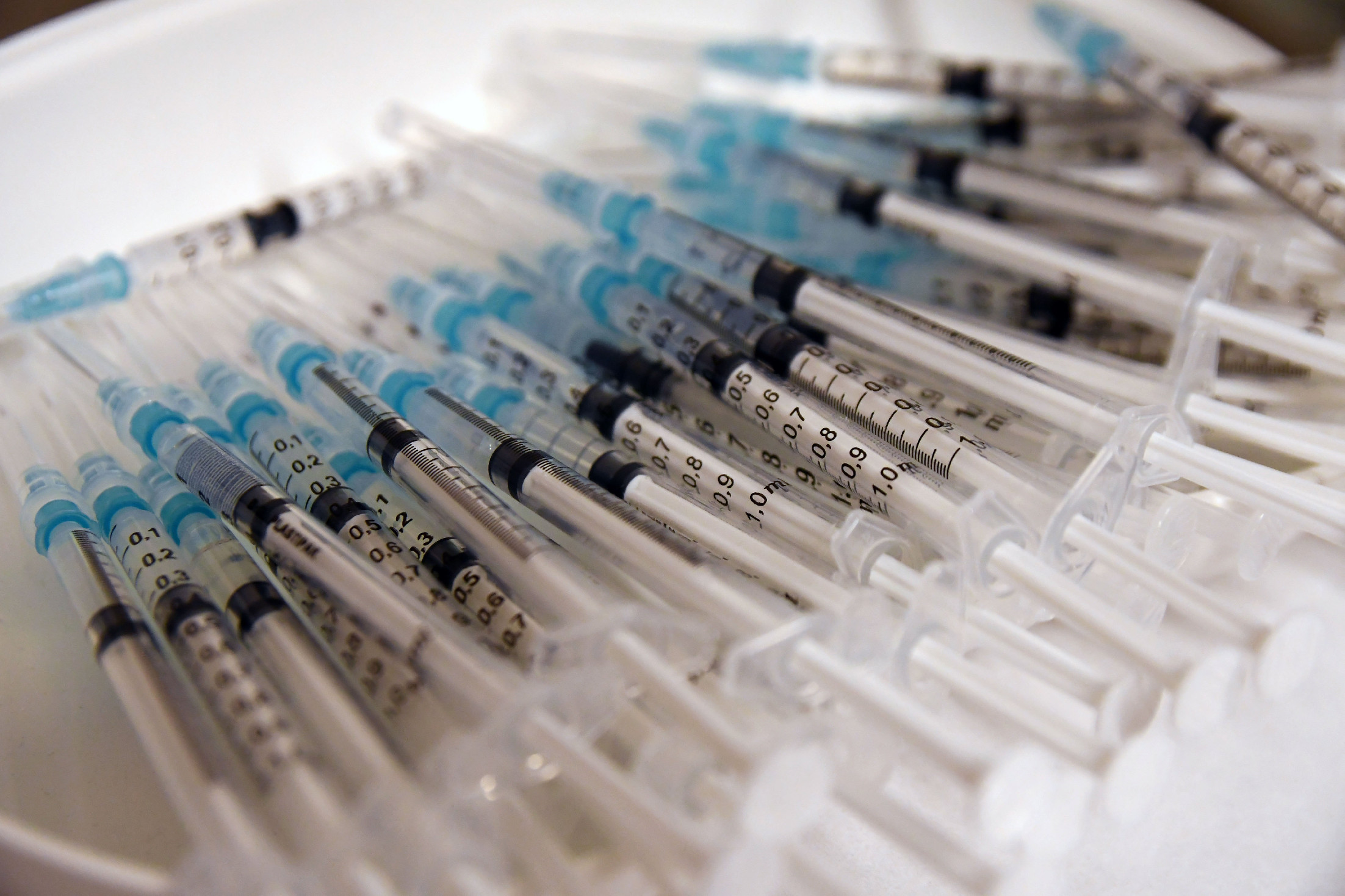 Több embernek is hat dózis vakcinát adtak be Magyarországon