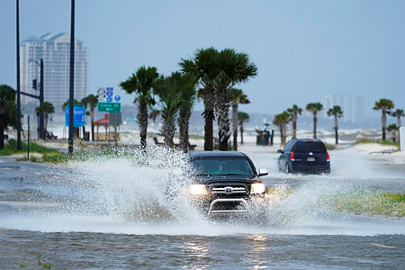 Lecsapott Louisianára a hurrikán, egymillió család van veszélyben