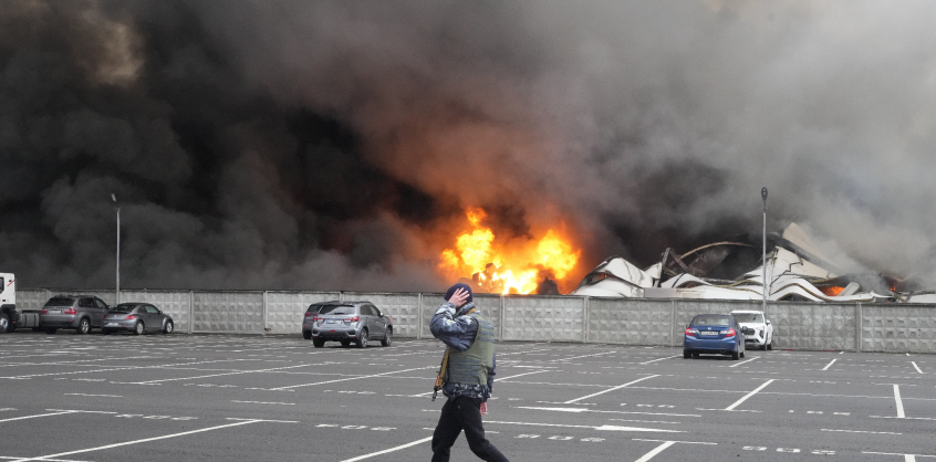 VIDEÓ: Egy orosz páncélososzlop kemény tűz alá kerül és visszavonul