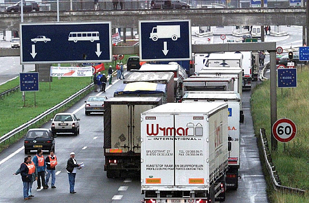 Háromszoros bért kaphatnak magyar kamionsofőrök az EU bíróság szerint