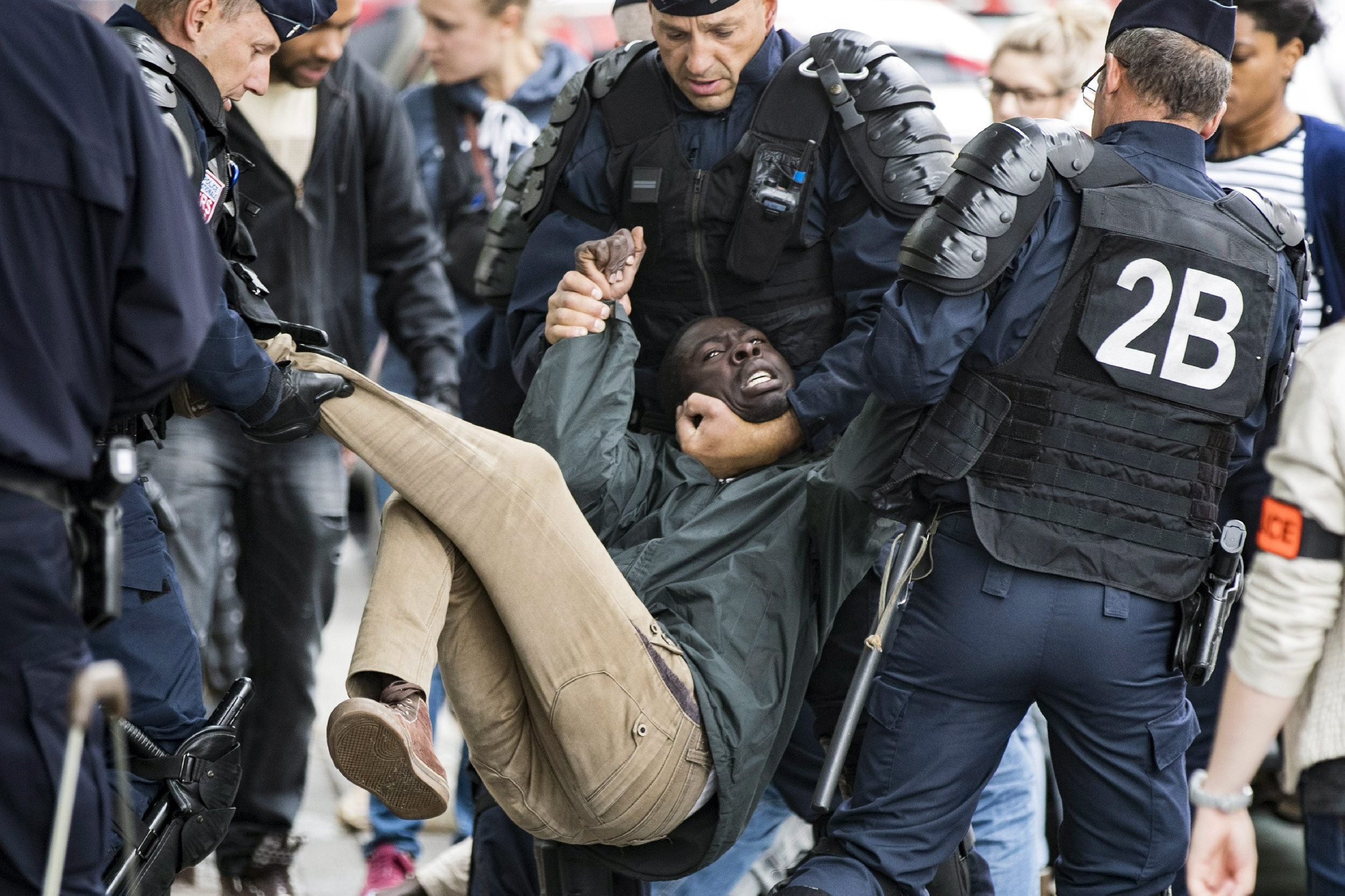 Franciaország sem bánik emberségesen a menekültekkel