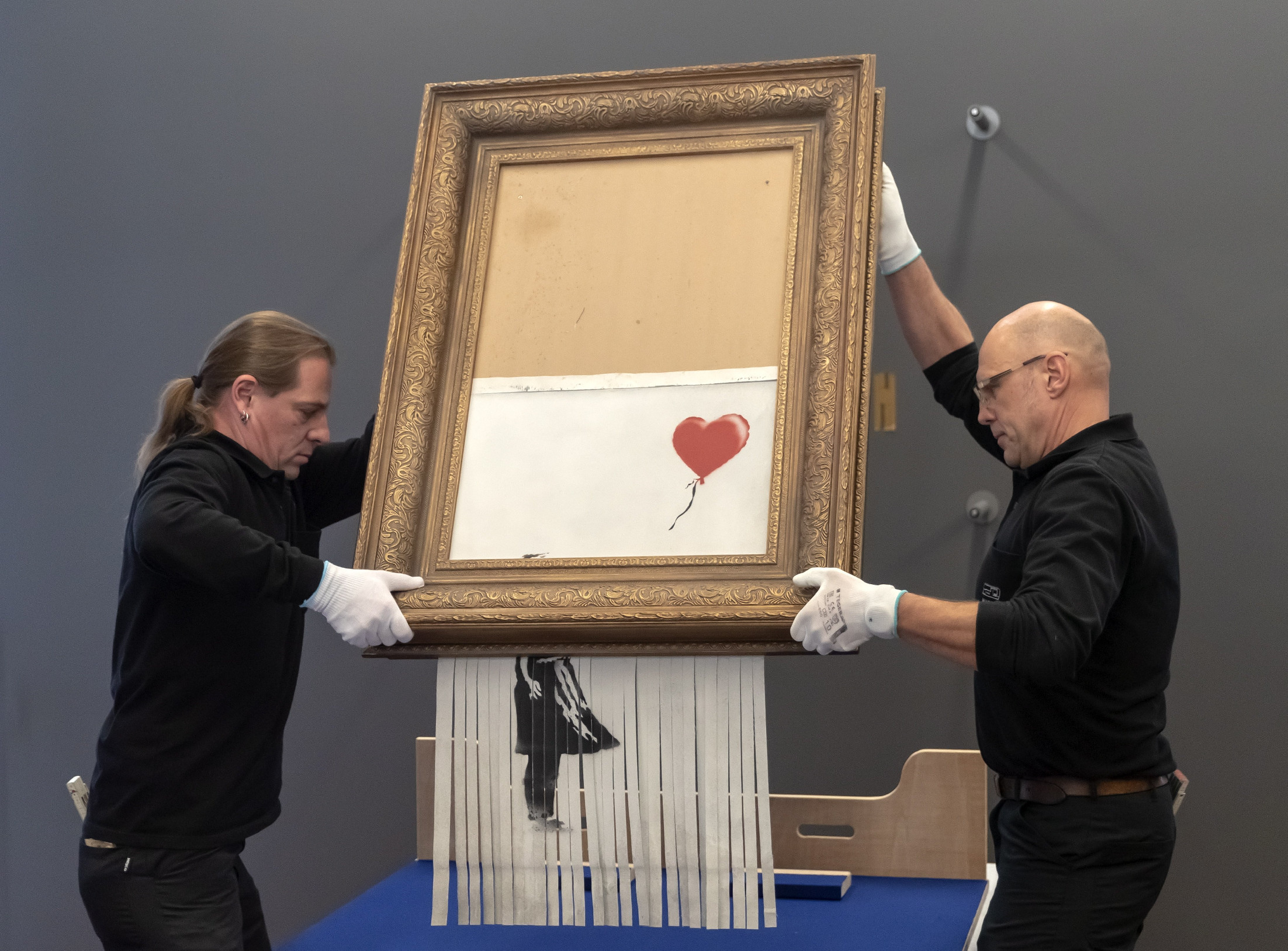 Csaknem nyolcmilliárd forintos árat fizettek Banksy félig ledarált képéért