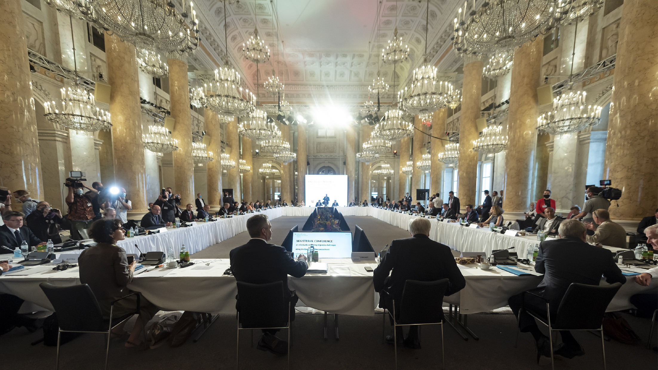 Oltópontot nyitottak az osztrák elnöki palotában
