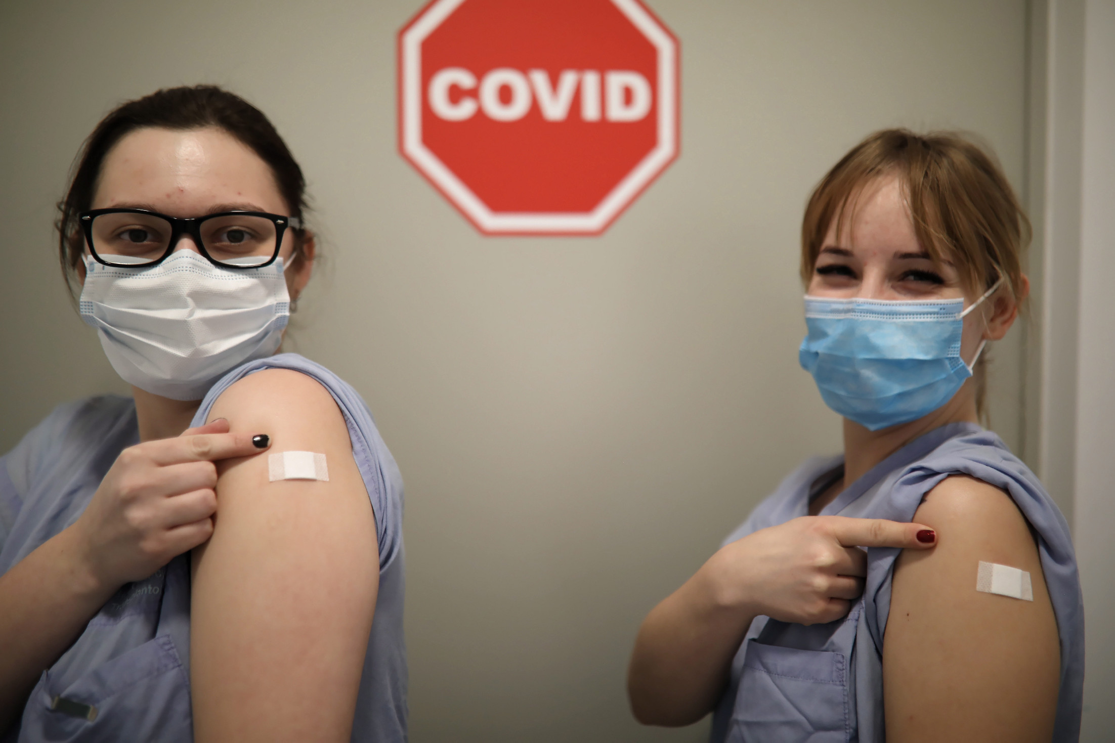 Fizetnek covid-oltás károsultjainak, ennyi jár majd nekik
