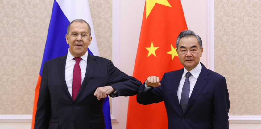 A kínai külügyminiszter szerint fontos tiszteletben tartani „minden állam területi szuverenitását, beleértve Ukrajnát is”