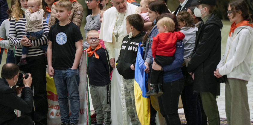 Zelenszkij Ferenc pápának beszélt az oroszok által elkövetett bűntettekről