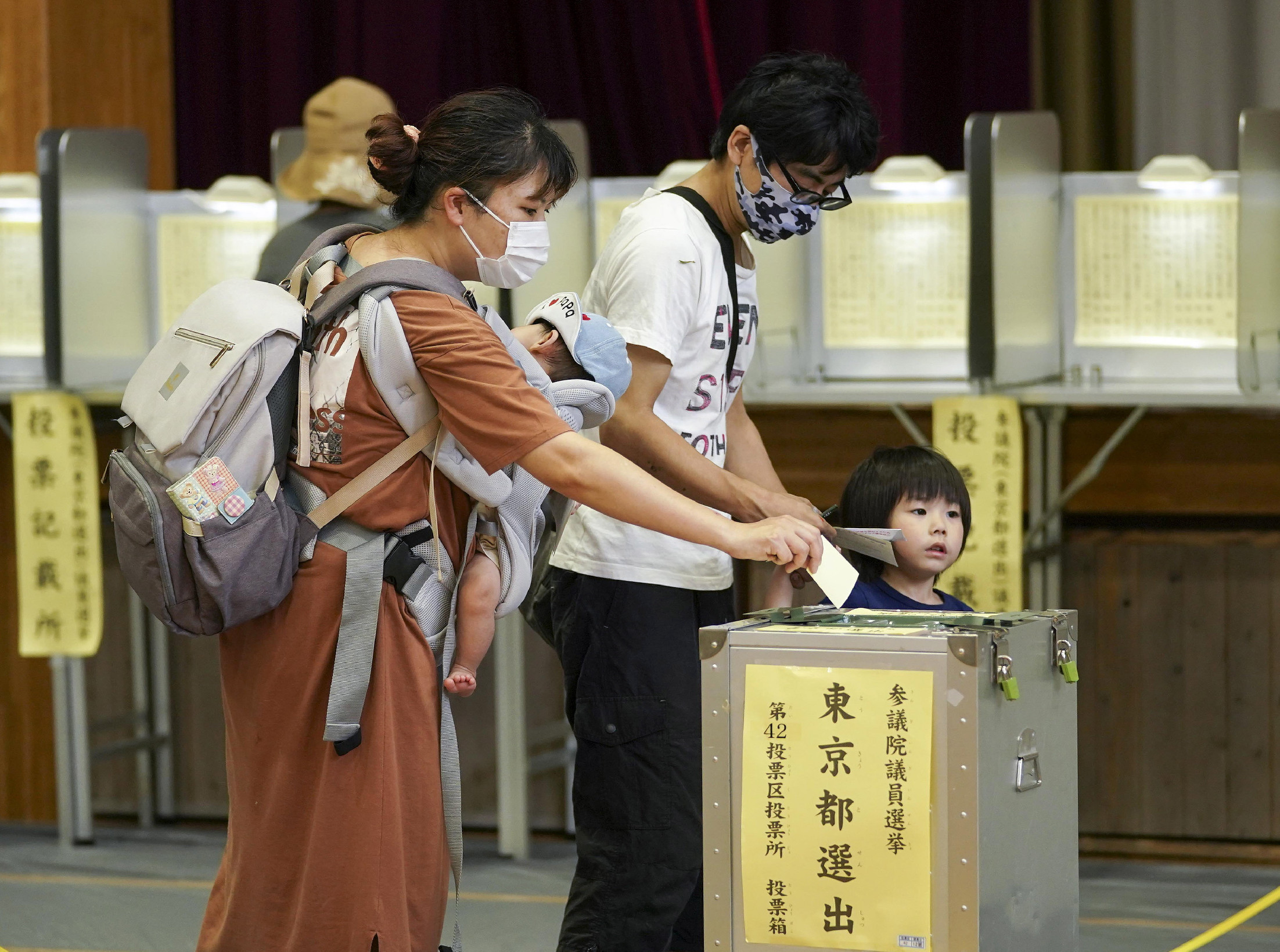 Abe Sindzó pártja nyerte a választásokat Japánban