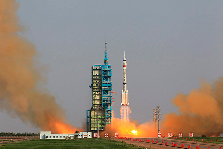 Kína három embert küld az űrállomásra