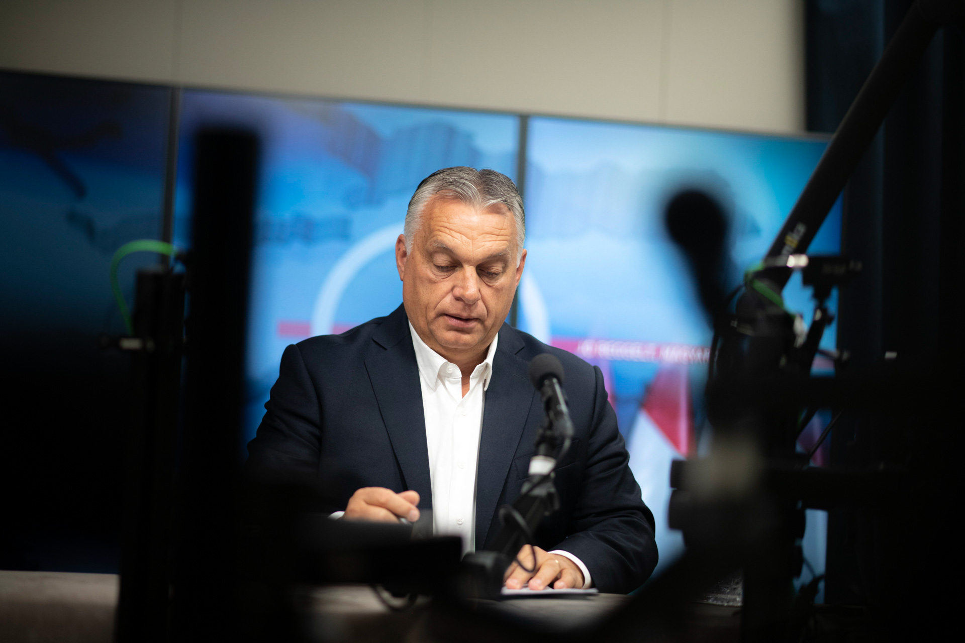 Orbán: az átlagfogyasztó családok havonta 181 ezer forintot spórolnak