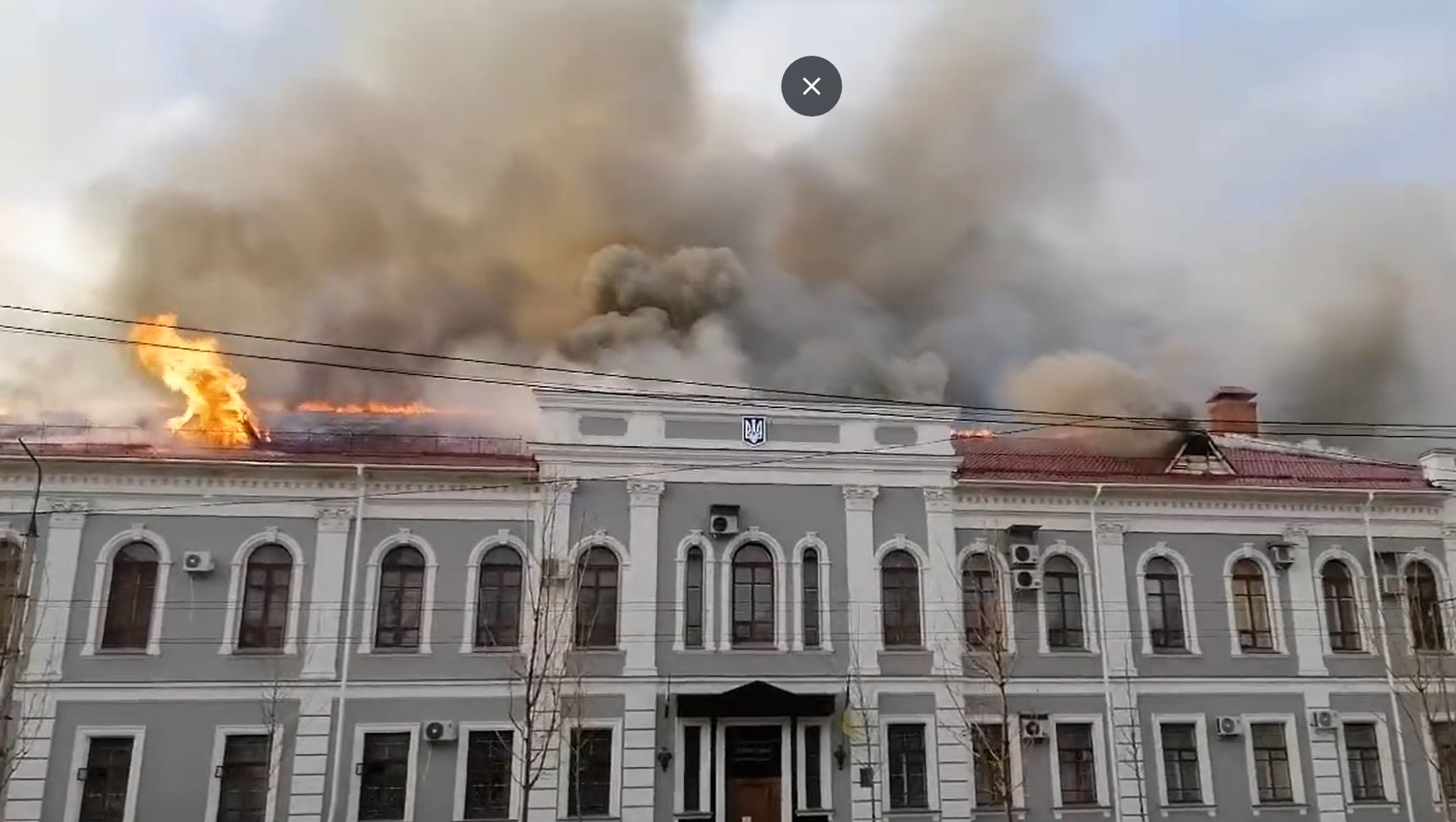 Lángol a Csernyigovi Biztonsági Szolgálat épülete – VIDEÓ