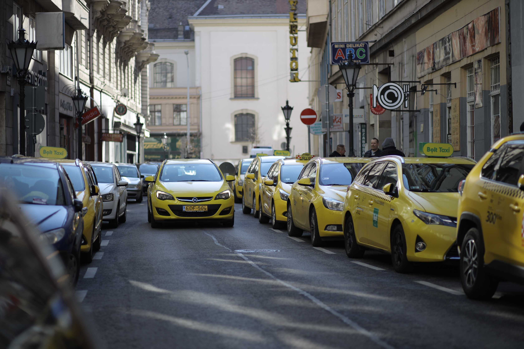 A kormányhivatal szerint lehetne emelni a taxis tarifán
