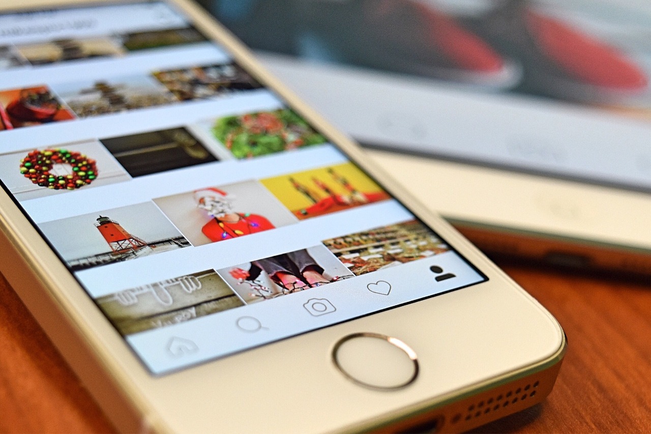 Instagram-bűnözés: megosztott fotóik alapján raboltak ki sztárokat is a falmászó rablók