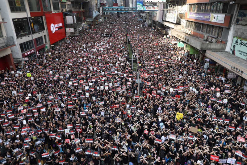 Tüntetés a kiadatási egyezmény ellen Hongkongban