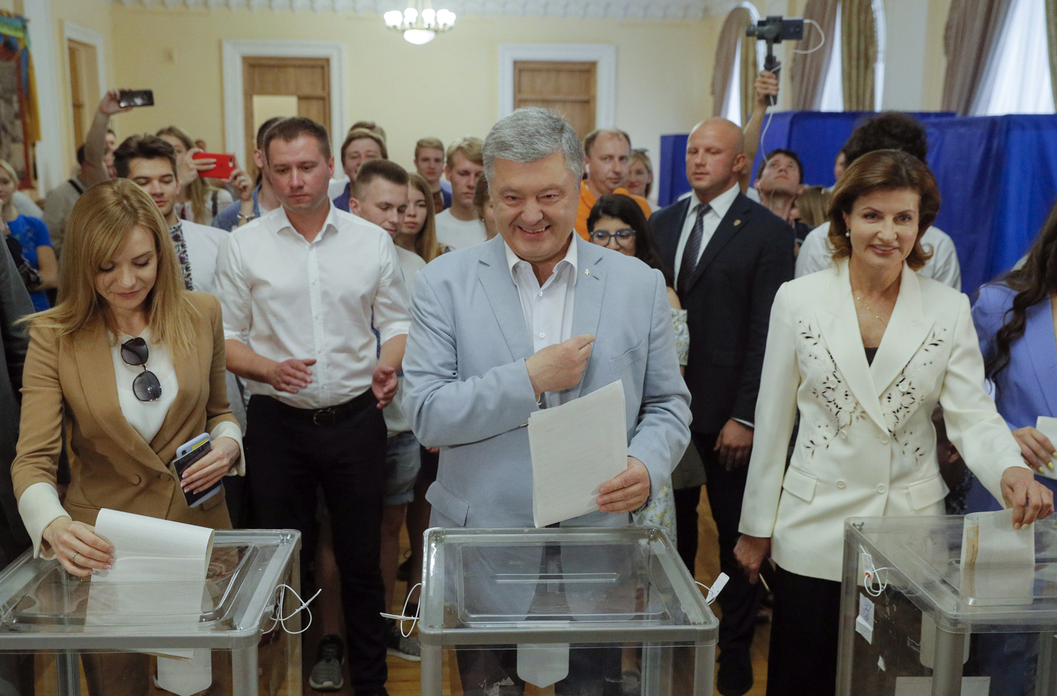 Őrizetbe vették Porosenko volt ukrán elnököt 
