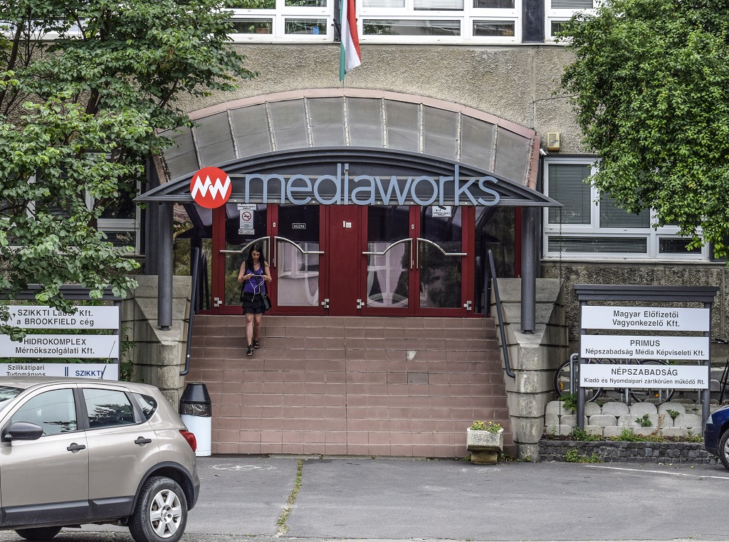 Újabb Fidesz-közeli lapokat és az adósságukat is bevitték a Mediaworksbe
