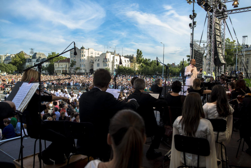 A Budapesti Fesztiválzenekar koncertje a Hősök terén