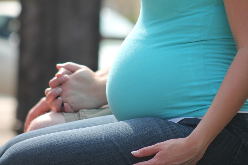 Halvaszüléshez vezethet a koronavírus a terhes nőknél