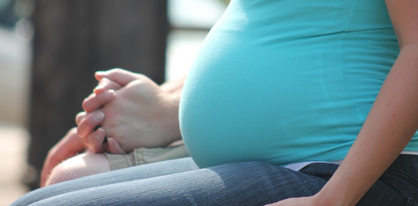 Halvaszüléshez vezethet a koronavírus a terhes nőknél