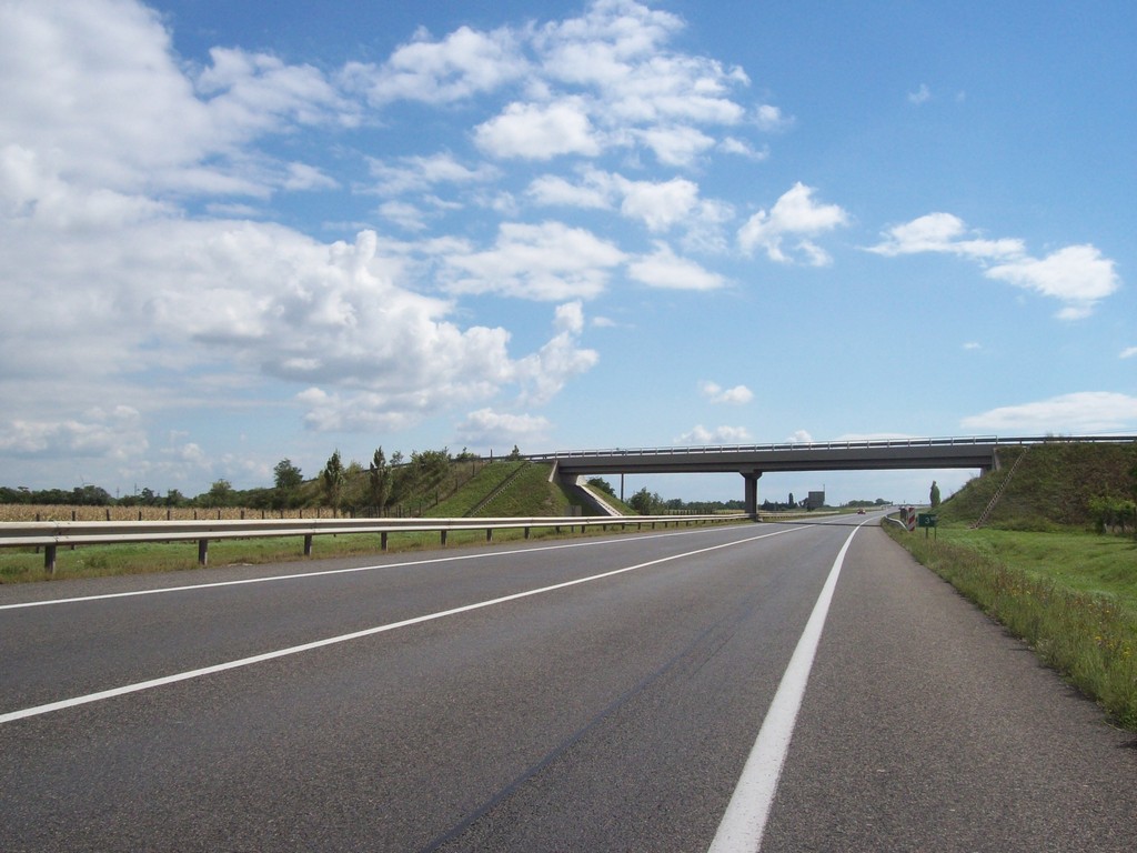 Várandós kismamát kellett újraéleszteni az M0-on egy baleset után