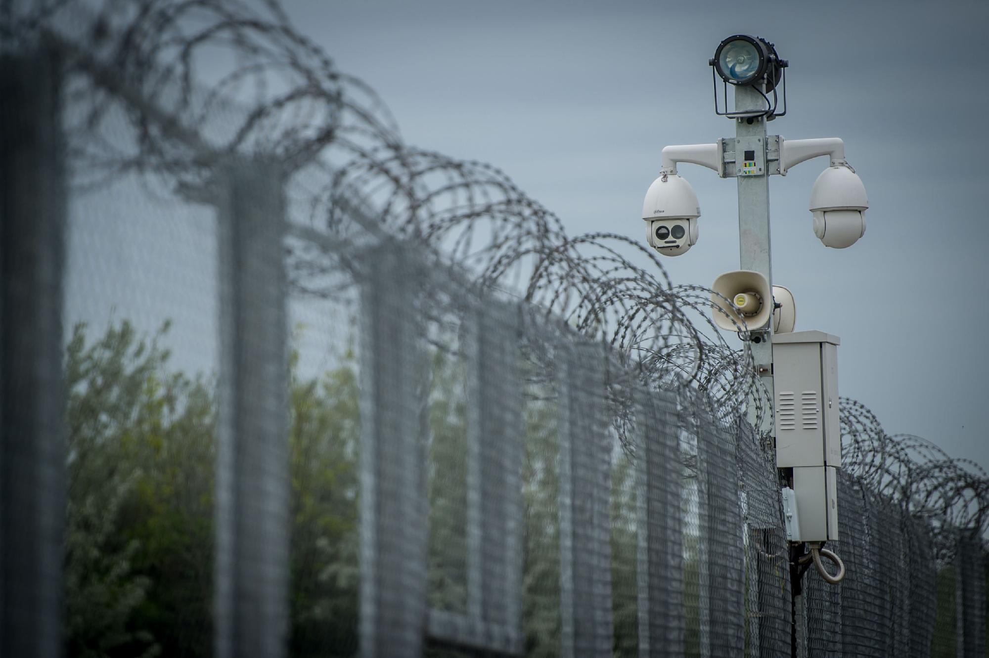 Kerítéssel tartóztatja fel az illegális bevándorlókat Lengyelország