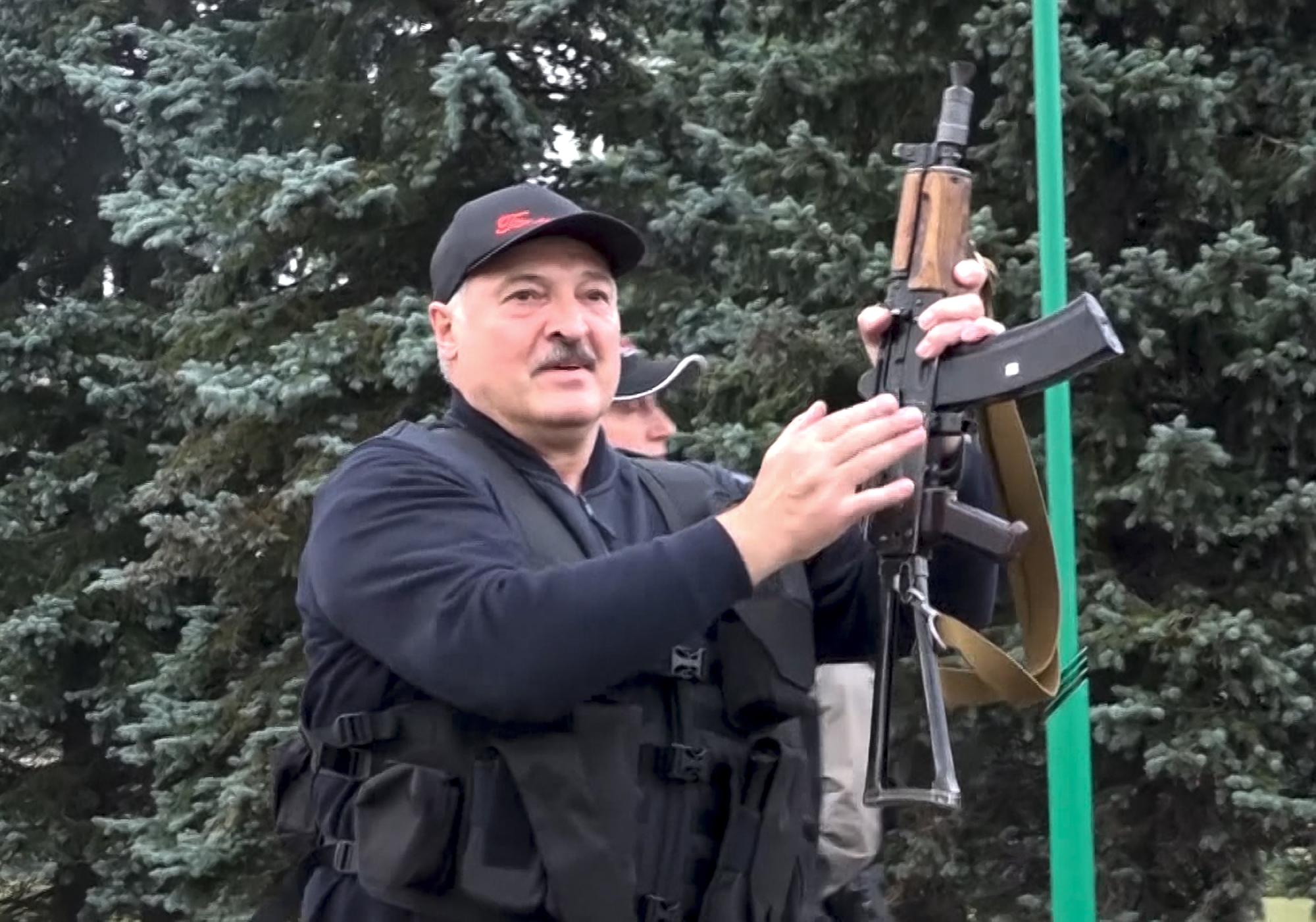 Foglyul ejtette saját polgárait Lukasenka diktatúrája
