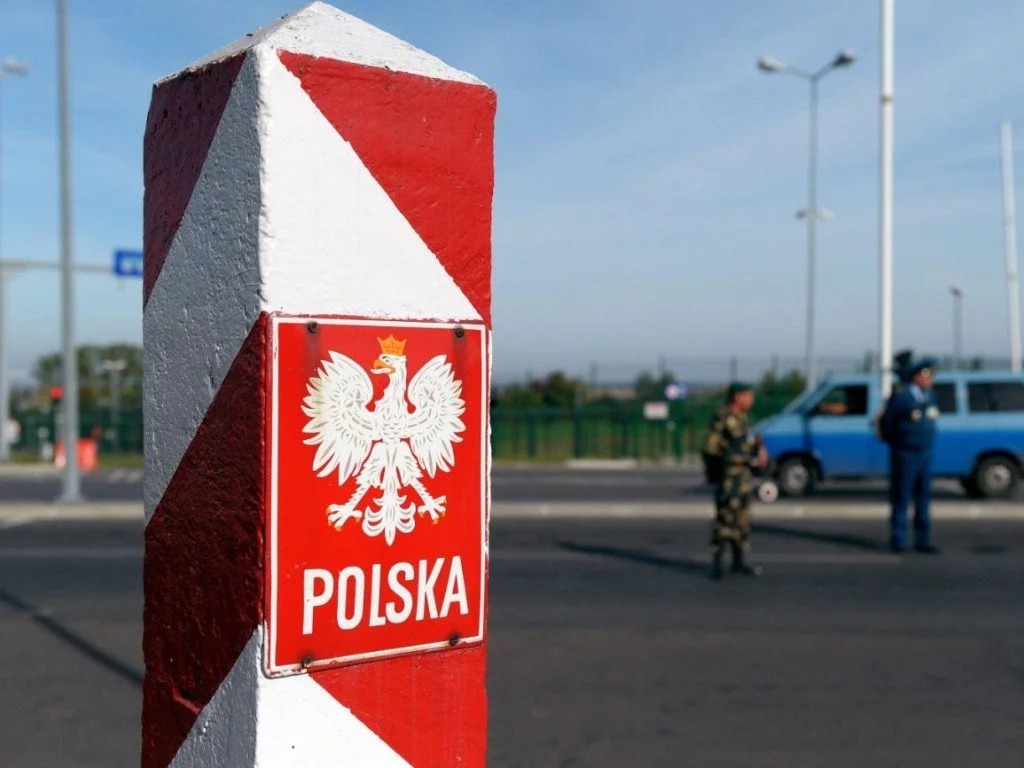 Lengyelország kiutasított három orosz diplomatát