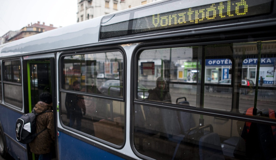 A civilek szerint Lázár János tárcája dilettáns