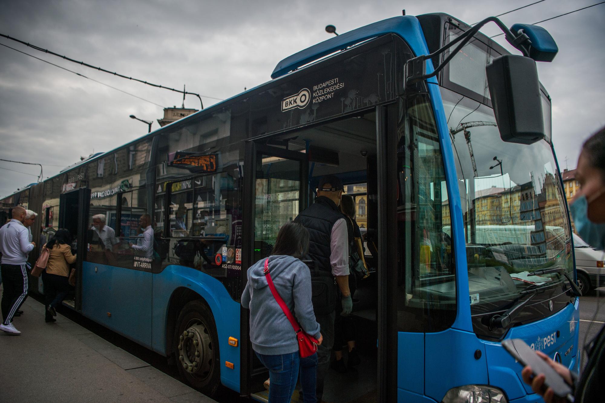 Így változik a tömegközlekedés az Erzsébet tér környékén