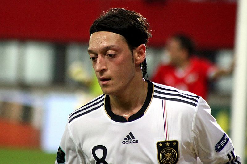 Mesut Özilnek kiadták a nyargalót