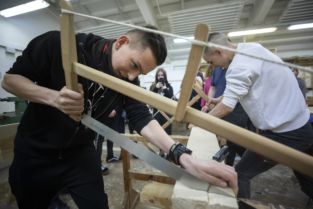 További béremelésekre számíthatnak a szakképzésben dolgozók