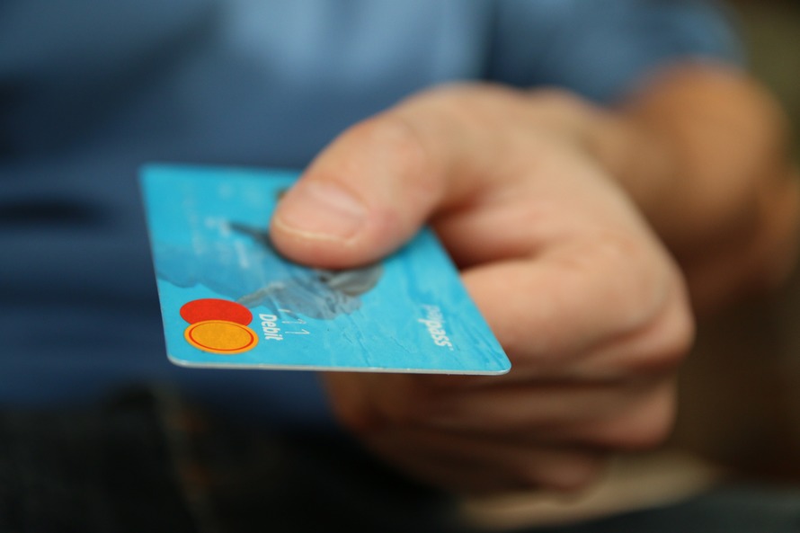 Véletlenül osztott szét 130 millió forintot karácsonykor egy bank