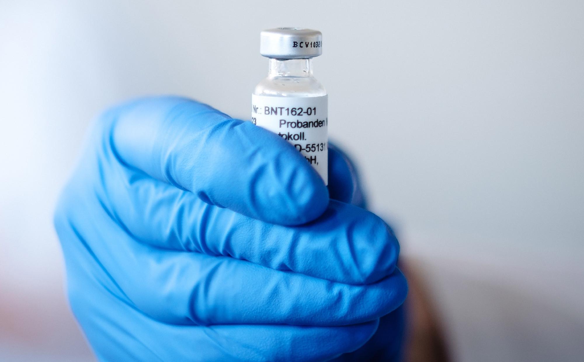 Bloomberg: Az unióban nem engedélyezett vakcinák is bekerülhetnek az EU oltási igazolványába