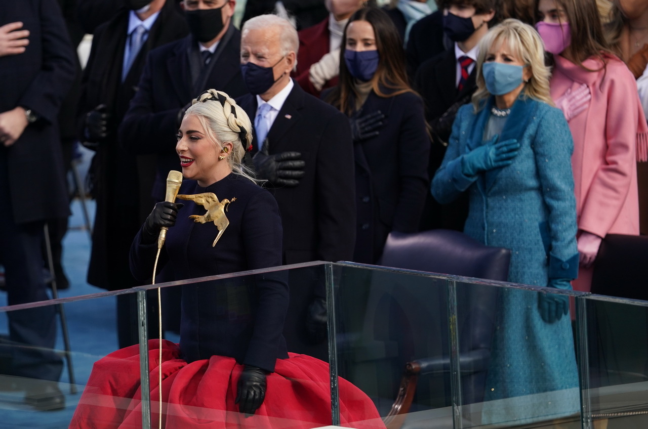 Lady Gaga lopta el a show-t Joe Biden beiktatásán