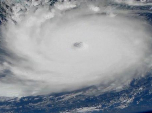 Ezreket evakuáltak Nicaraguában a Julia hurrikán miatt