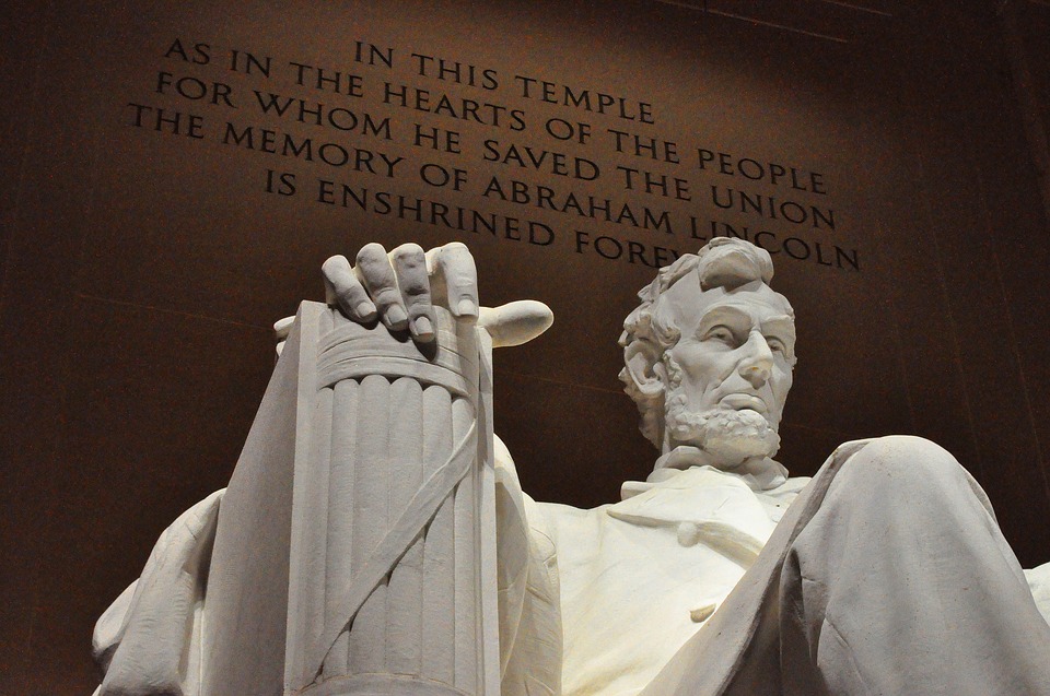 Lincoln és Washington sem méltó arra, hogy iskolák viseljék a nevüket