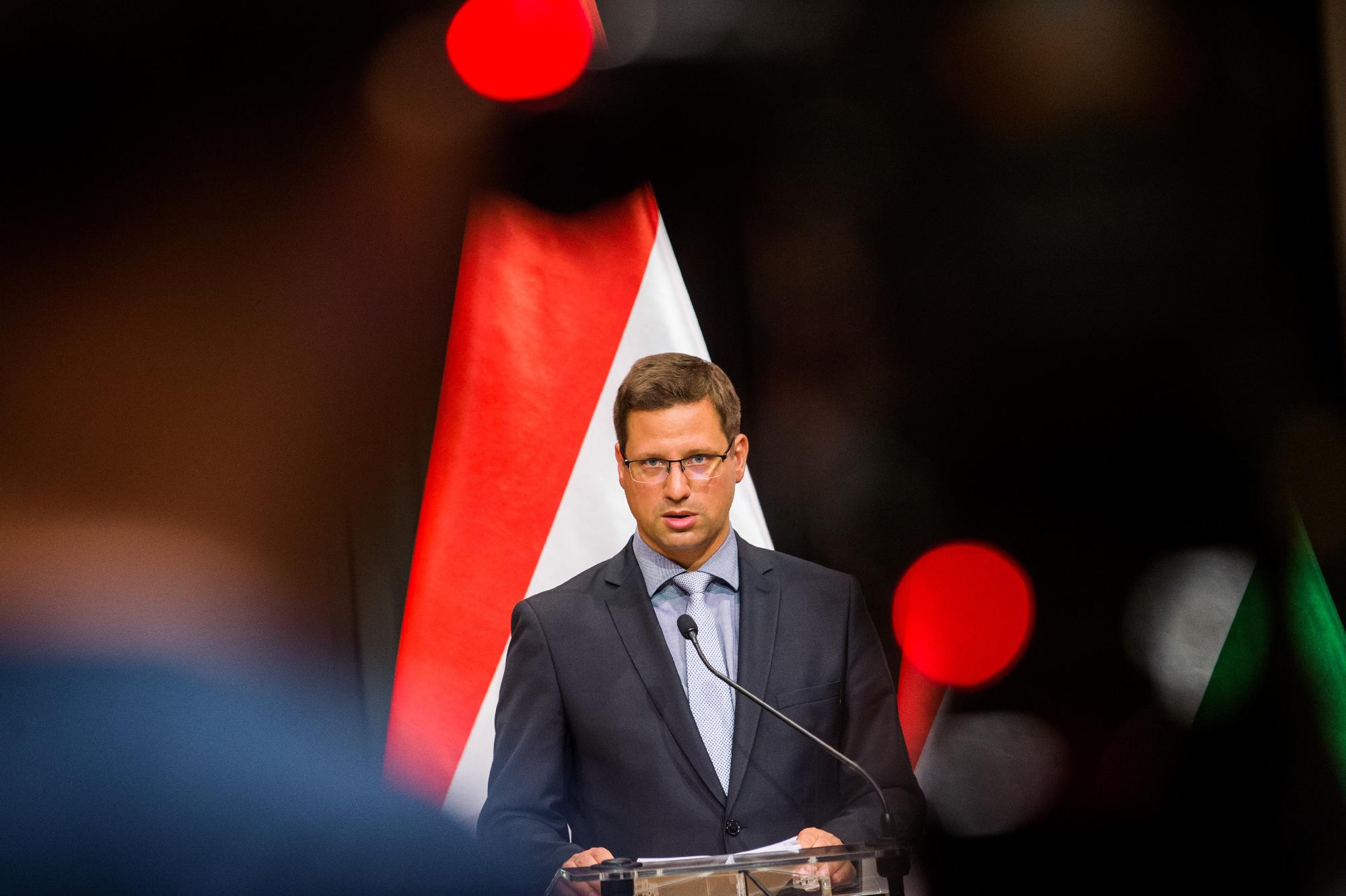 Gulyás Gergely összekeverte Szerbiát Dániával