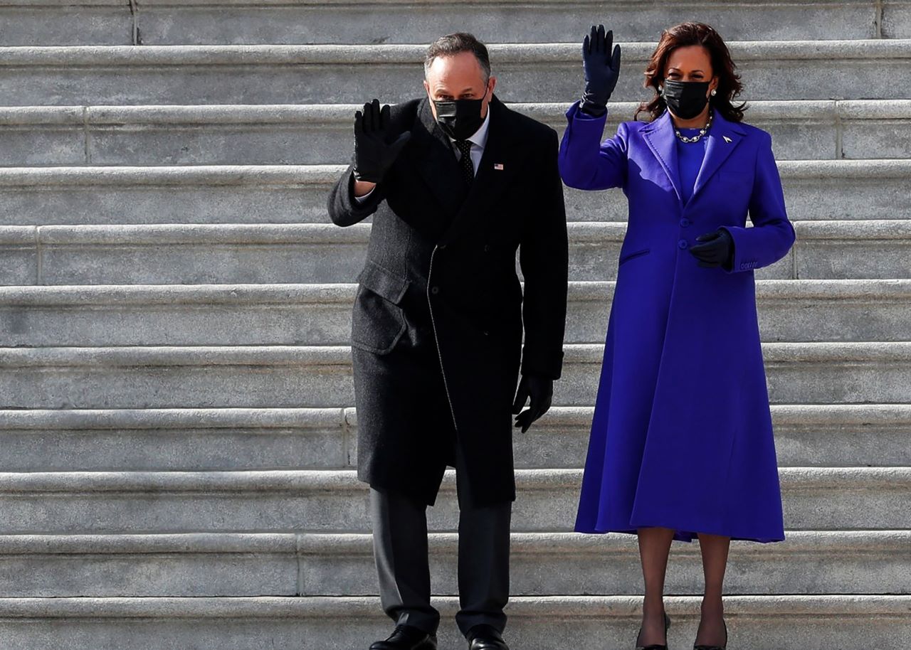 Bővíteni kellett az amerikai-angol értelmező szótárt Kamala Harris férje miatt