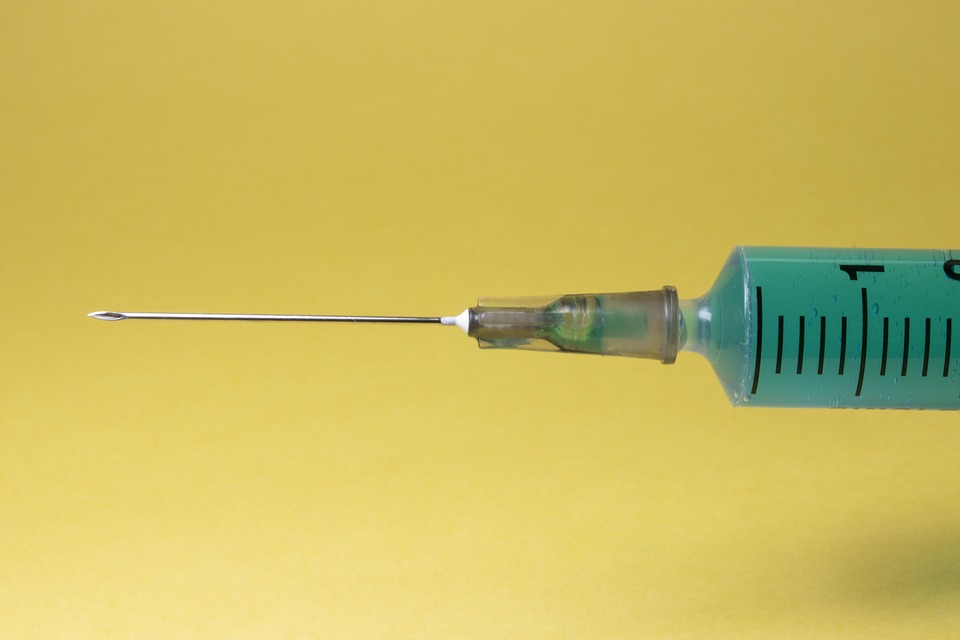 Az Európai Gyógyszerügynökség után az Európai Bizottság is engedélyezte az AstraZenecát